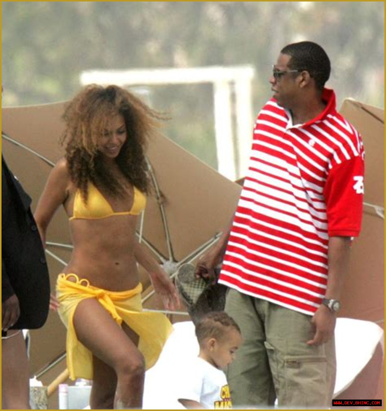 Beyonce’s Bikini Photos Are Truly Irreplaceable! See the Singer’s Sexiest Swimsuit Pictures