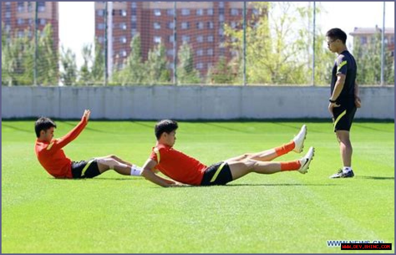Chinese men's U16 national football team holds training session - Xinhua