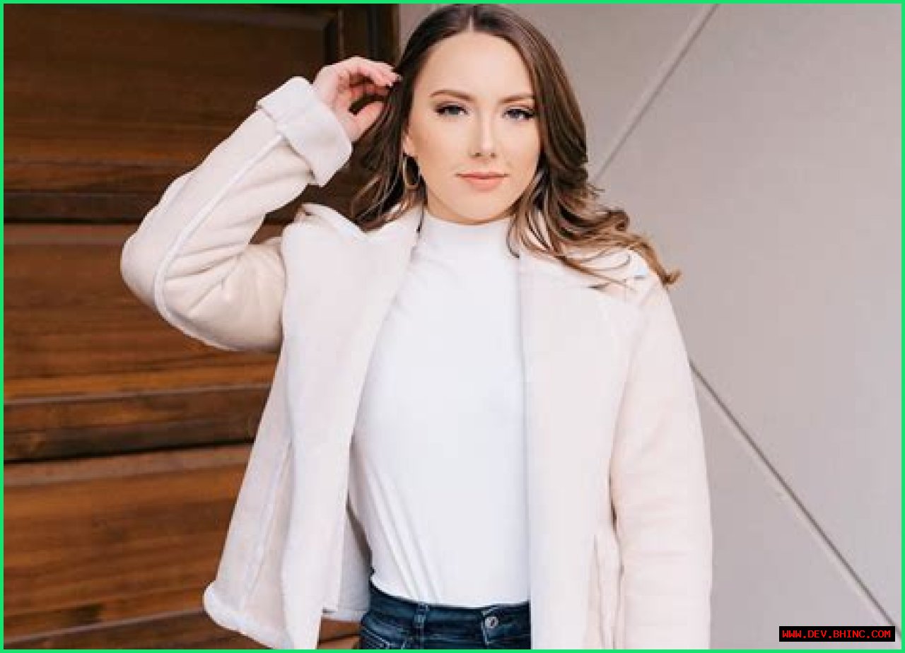 Eminem’s Daughter, Hailie Jade Scott Mathers, Shows Off The Result Of Her Epic Workout Sessions With This Photo Of Her Toned Figure