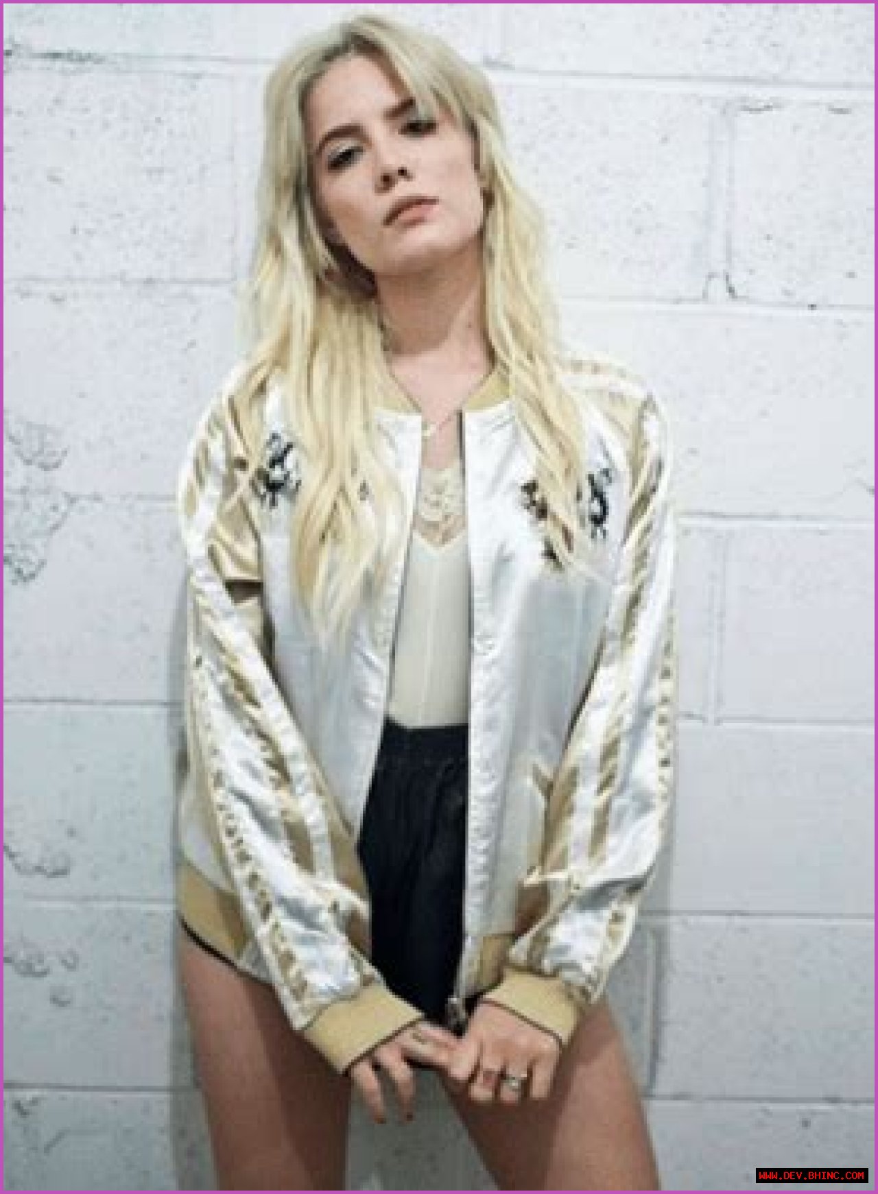 Halsey Height, Weight, Measurements, Bra Size, Shoe Size