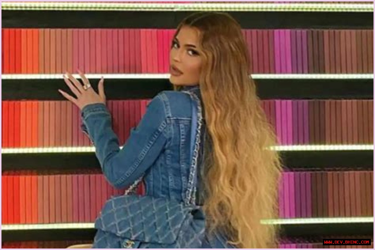 Kylie Jenner Flaunts Her Curves In Cotton Citizen Mini Dress