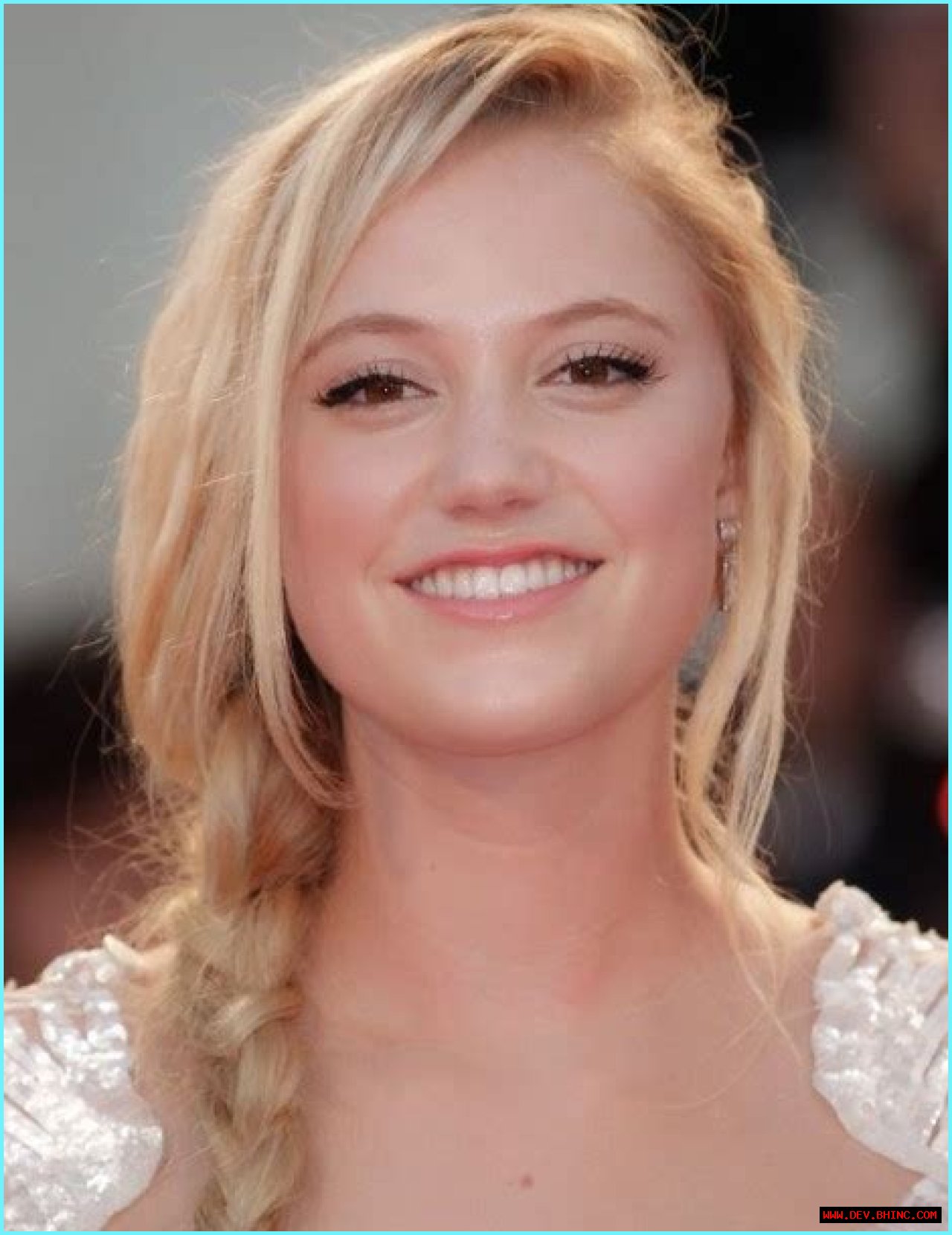 Maika Monroe  Bio (Wiki) 