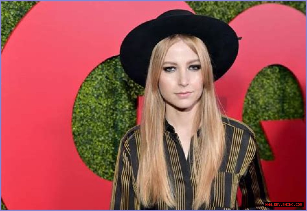 Stevie Wynne Levine Net Worth, Age, Height, Bio, Birthday, Wiki!